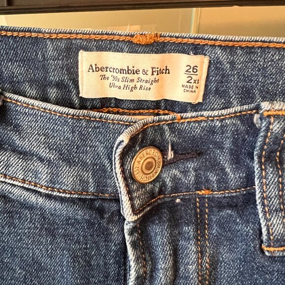 Abercrombie Curve Love Ultra High Rise Straight Jeans - Picture 3 of 3